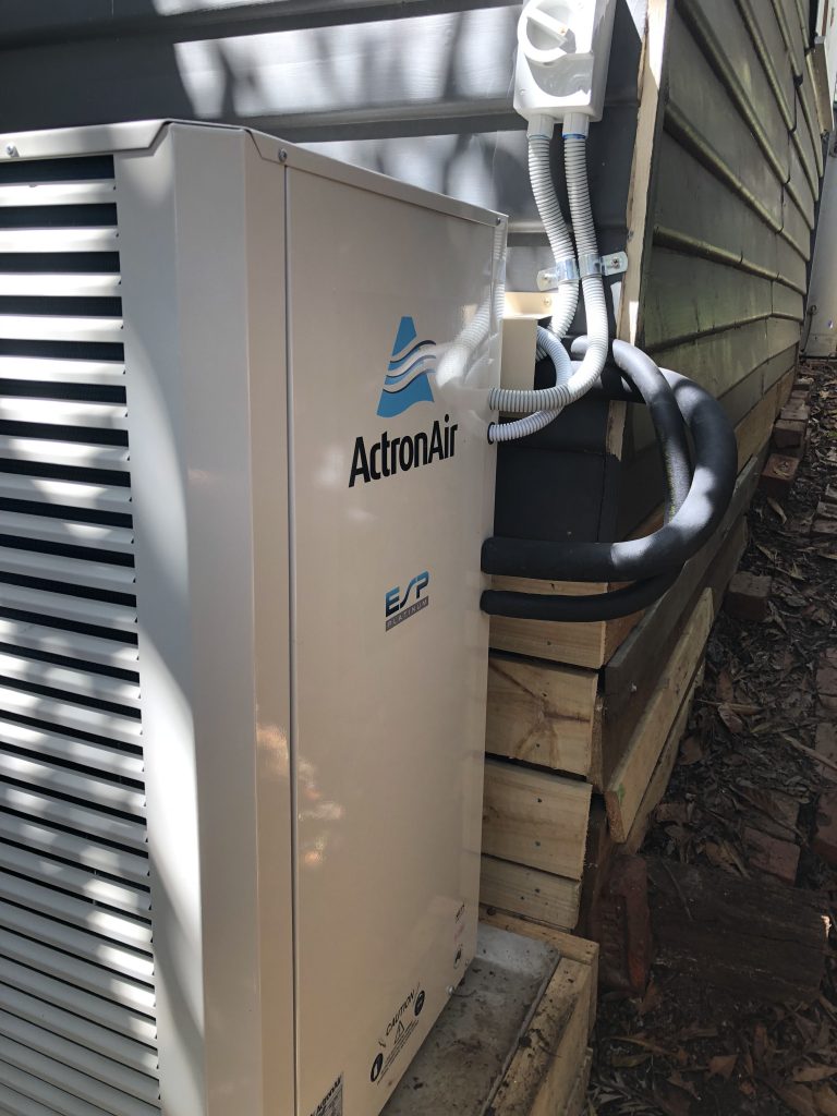 Actron Air ducted refrigderated with Linear slot diffusers v4 -